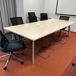Stół konferencyjny